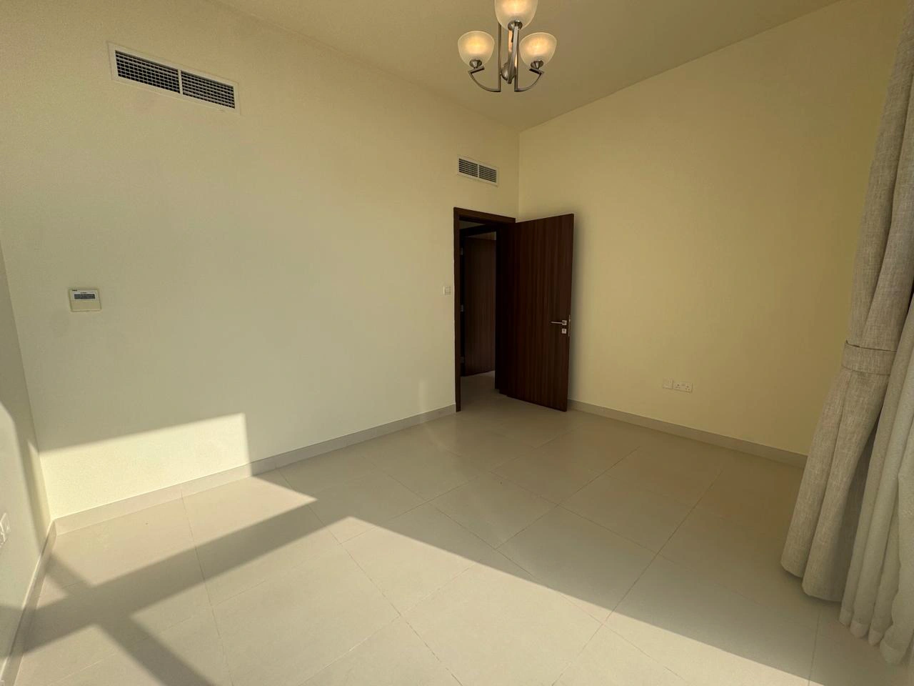 Spacious Corner Townhouse Living Area, Dubai