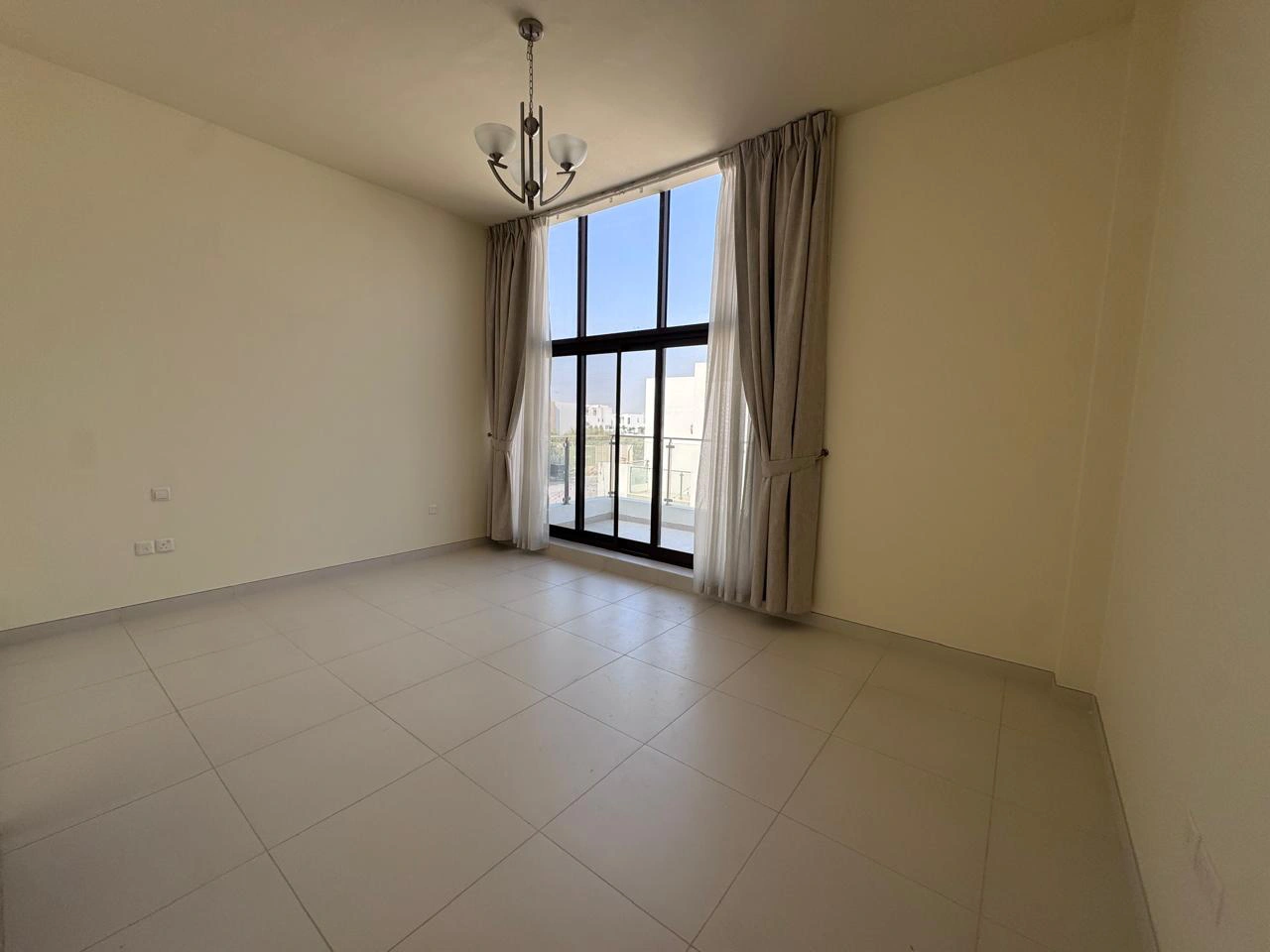 Spacious Corner Townhouse Beadroom, Dubai
